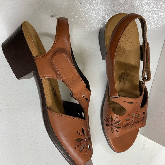 SAS Brown Leather Sandals with Floral Cutouts - Picture 6 of 6